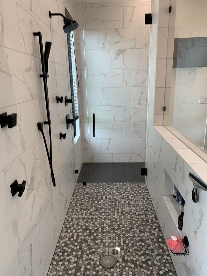 Walk-through shower with grey penny round mosaic pan