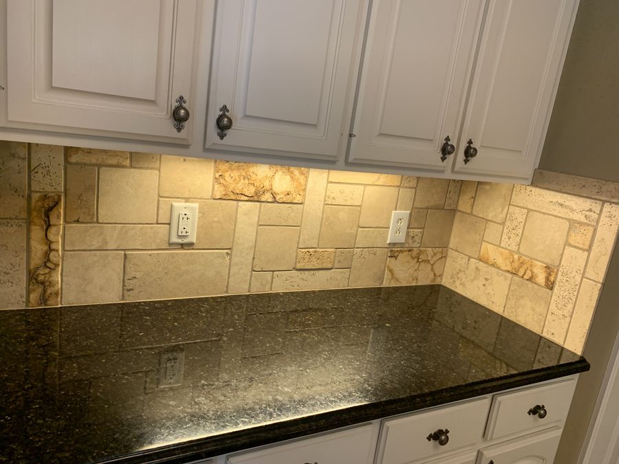 Travertine French pattern kitchen backsplash over granite